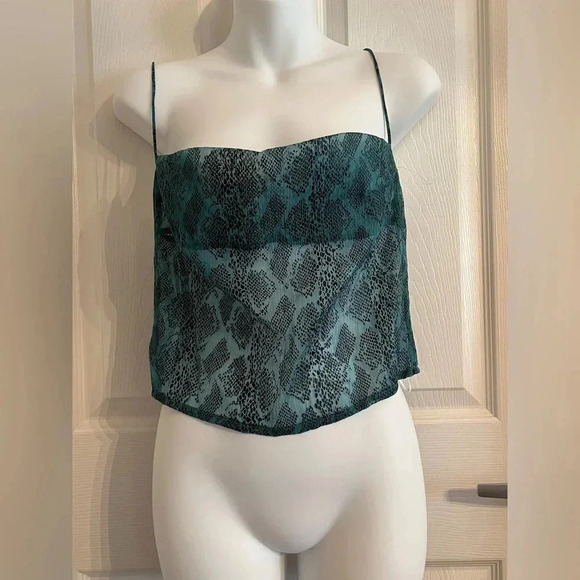 Revolve Superdown Becca Square Neck
Top in Teal Snake size M. NWT - Picture 4 of 10